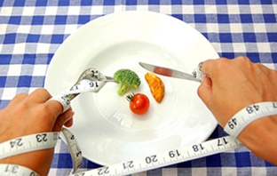 Nhịn đói 8 ngày/năm giúp tái tạo hệ miễn dịch