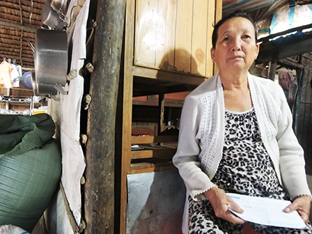 Trao tiền từ thiện