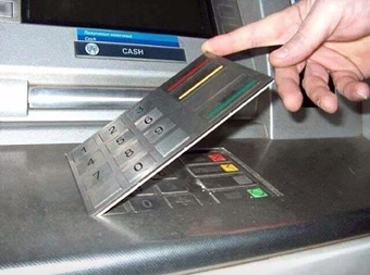 Làm thế nào để tự bảo vệ 
khi giao dịch tại các máy ATM ?