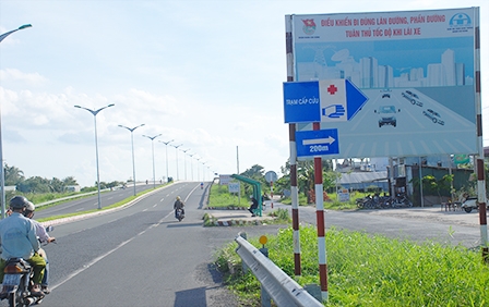 Lắp đặt bảng báo đường bộ 
chỉ dẫn lối vào bệnh viện