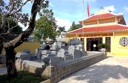 Về Gò Công  
viếng anh linh Trương Định