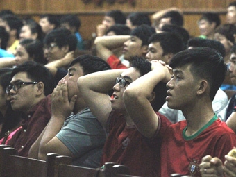 Cổ động viên Cần Thơ “mất ngủ” vì tuyển Việt Nam dừng chân 
ở bán kết