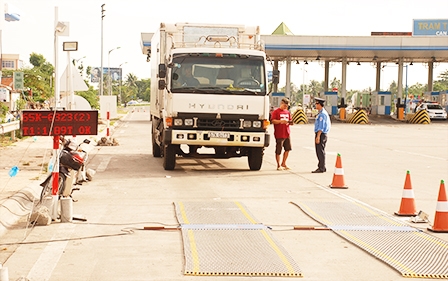 Phấn đấu đến cuối năm 2015 không còn tình trạng xe chở quá tải trọng