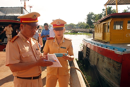 Nỗ lực sắp xếp trật tự giao thông đường thủy