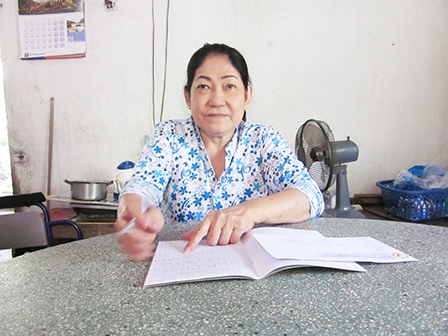 Trao tiền từ thiện