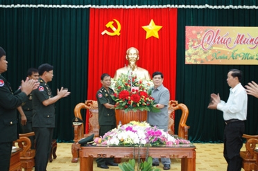 Quân đội Hoàng gia Campuchia chúc Tết Ban Chỉ đạo Tây Nam Bộ