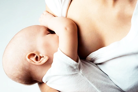 Bú sữa mẹ giảm nguy cơ nhiễm thạch tín