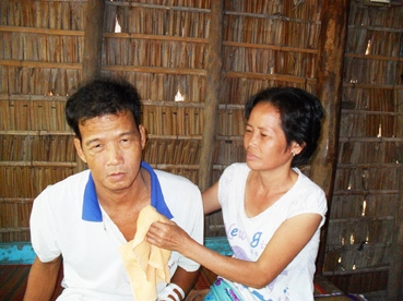 Hãy giúp đỡ đôi vợ chồng bất hạnh