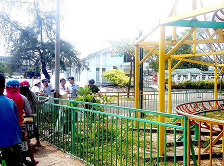 Tạm ngưng trò chơi tàu lượn gặp sự cố tại Nhà Văn hóa 
thiếu nhi Cà Mau