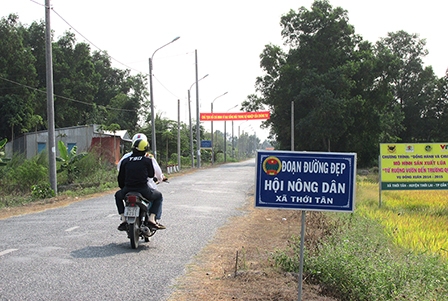 Đoạn đường đẹp và an toàn giao thông ở xã Thới Tân
