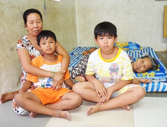 Hãy giúp ba người bệnh và hai đứa trẻ mồ côi!