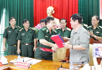 TĂNG CƯỜNG CHĂM LO ĐỜI SỐNG NHÂN DÂN TRÊN TUYẾN
BIÊN GIỚI, BIỂN - ĐẢO CÁC TỈNH TÂY NAM BỘ