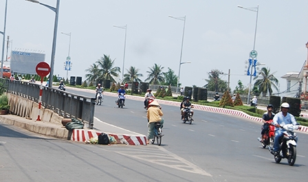 Xe đạp “vô tư ”chạy ngược chiều
