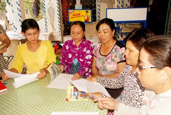 Phối hợp tuyên truyền pháp luật 
về giao thông cho hội viên, phụ nữ