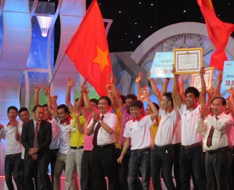 Đại học Sư phạm Kỹ thuật Hưng Yên vô địch Robocon 2015