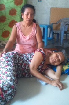 Trao tiền từ thiện