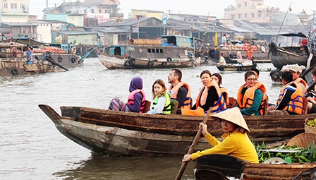 Đón hơn 1 triệu lượt khách, doanh thu đạt trên 970 tỉ đồng