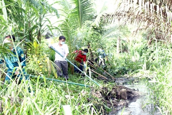 ĐOÀN VIÊN THANH NIÊN THAM GIA BẢO VỆ MÔI TRƯỜNG