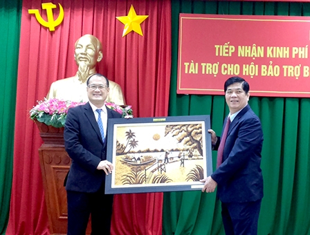 Tiếp nhận kinh phí tài trợ hội bệnh nhân nghèo Tây Nam Bộ và mời gọi đầu tư từ tập đoàn sunwah