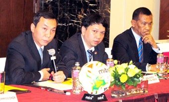 Nhà dột từ nóc...
