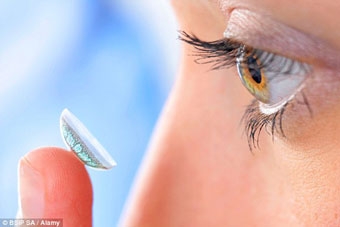 Kính áp tròng công nghệ cao chăm sóc và bảo vệ đôi mắt