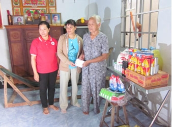 TRAO TIỀN TỪ THIỆN