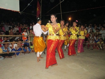Chú trọng giữ gìn và phát huy đặc trưng
văn hóa của đồng bào Khmer