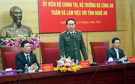 Đại tướng Trần Đại Quang, Ủy viên Bộ Chính trị,
Bộ trưởng Bộ Công an thăm và làm việc tại Nghệ An