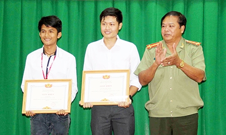 Trao giải cuộc thi “Tìm hiểu lịch sử vùng đất Nam bộ- Việt Nam 2015”