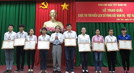 Khơi dậy tinh thần tự hào dân tộc