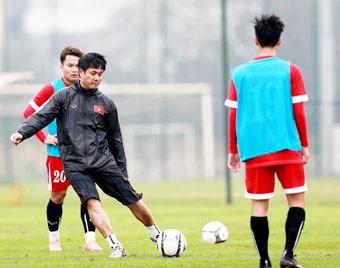 Thái Lan buông AFF Cup?