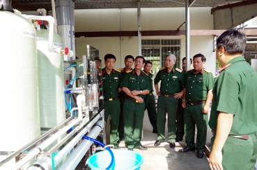 Nghiệm thu máy lọc
nước nhiễm mặn
thành nước sinh hoạt