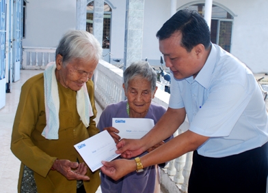 TRAO TIỀN TỪ THIỆN