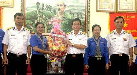 Nhiều hoạt động thiết thực hỗ trợ cán bộ, chiến sĩ, người dân 
trên đảo Thổ Chu