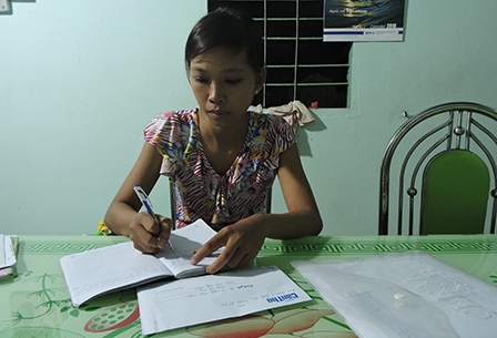 Trao tiền từ thiện