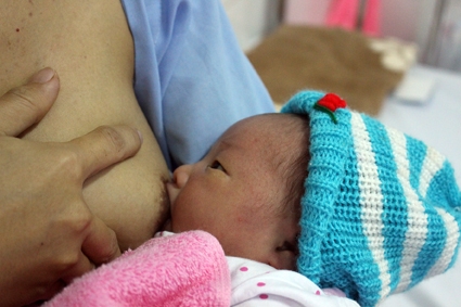 Nuôi con bằng dòng sữa ngọt ngào