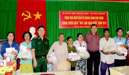 Trao 500 phần quà cho ngư dân nghèo