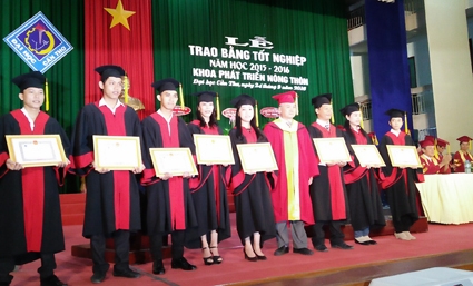 Trao bằng tốt nghiệp cho hơn 3.000 tân cử nhân, kỹ sư