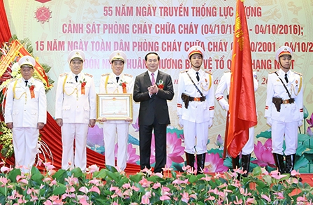 Chủ tịch nước Trần Đại Quang dự Lễ kỷ niệm 55 năm
Ngày truyền thống lực lượng Cảnh sát Phòng cháy, chữa cháy