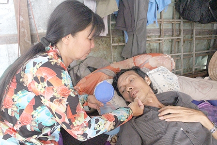 Bệnh ngặt nghèo trong cảnh nhà dột, cột xiêu