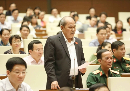 Các Bộ trưởng đã trả lời thẳng thắn, làm rõ các vấn đề cử tri quan tâm