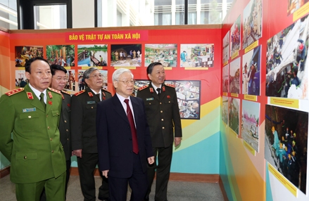 Công an Nhân dân phải tuyệt đối trung thành 
với Đảng, Nhà nước và nhân dân