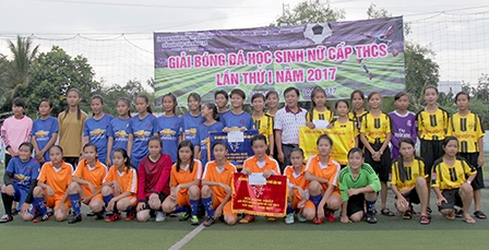 Mở đầu cho phong trào bóng đá nữ trong trường học
