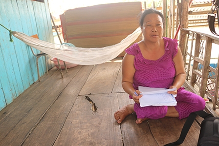 Trao tiền từ thiện
