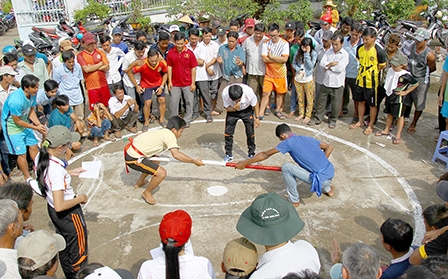 Sôi động sân chơi thể thao cơ sở