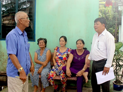 Học Bác phong cách giản dị, gần dân