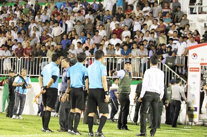 Dấu hiệu “thủng “ V.League