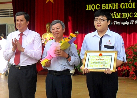 TP Cần Thơ
Một học sinh được miễn Kỳ thi THPT quốc gia và xét tuyển thẳng vào đại học, 
cao đẳng năm 2017