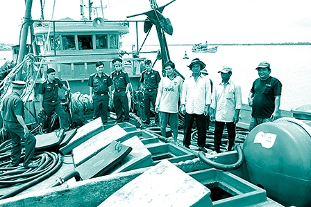 Sóc Trăng
Tạm giữ tàu chở khoảng 20.000 lít dầu lậu