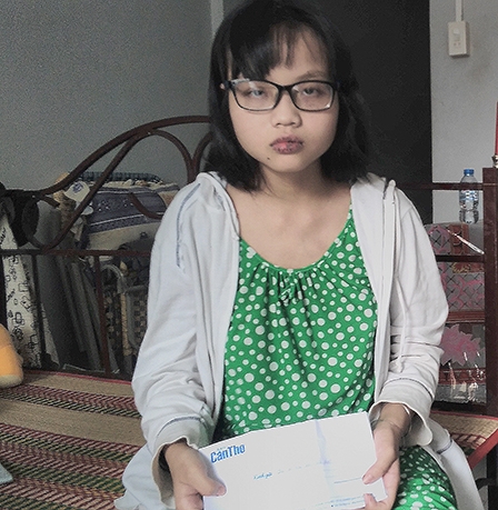Trao tiền từ thiện
